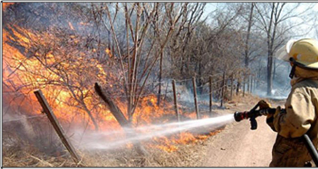 Cerca de Fauzón apagaron un incendio de rastrojo
