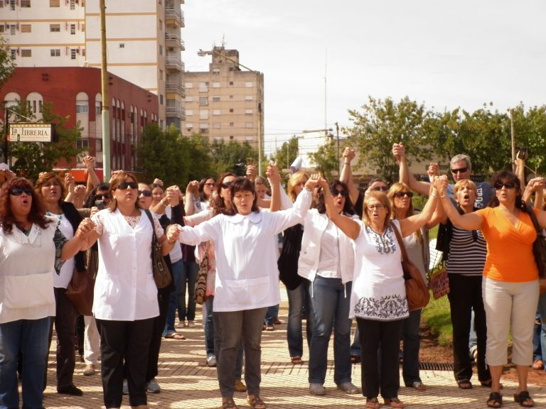 Docentes nuevejulienses marcharon en Plaza Belgrano