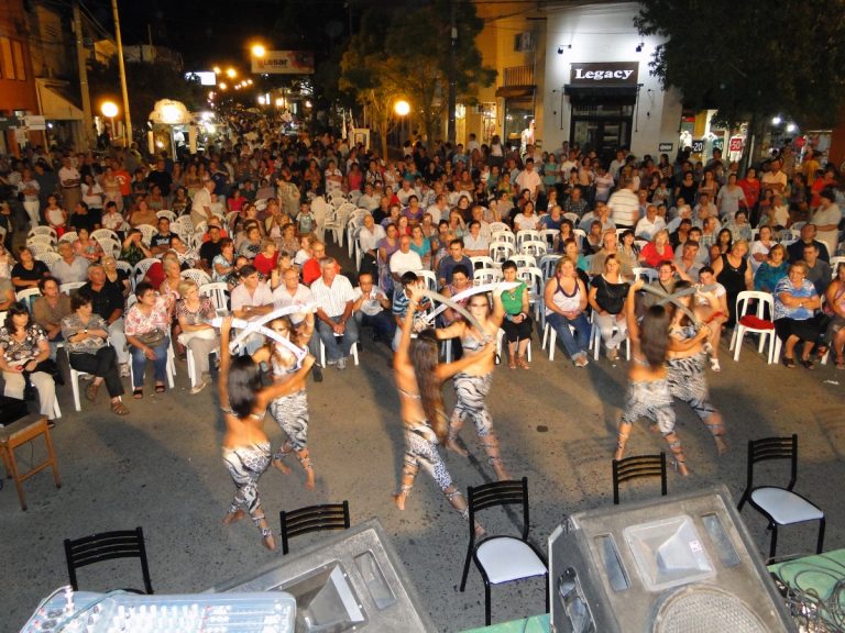 Mucho público participó anoche de la Peatonal a Cielo Abierto