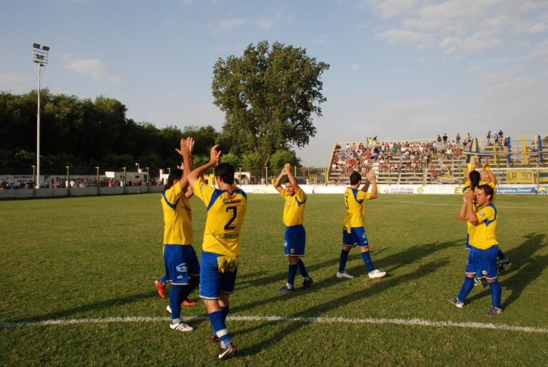 Once Tigres goleó a Bella Vista 4 a 0