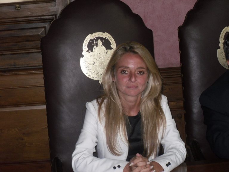 Le piden a Scioli ponerse al día con servicios que atienden a necesitados