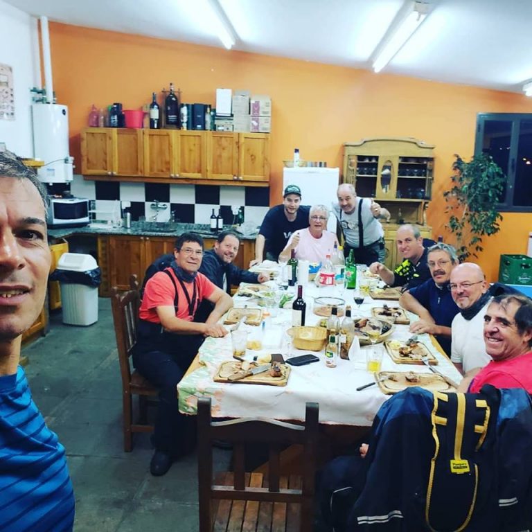 El vértigo y la aventura une a 8 motociclistas
