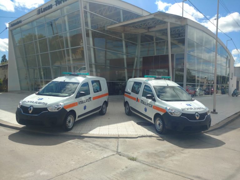 Se entregan ambulancias en French y 12 de Octubre