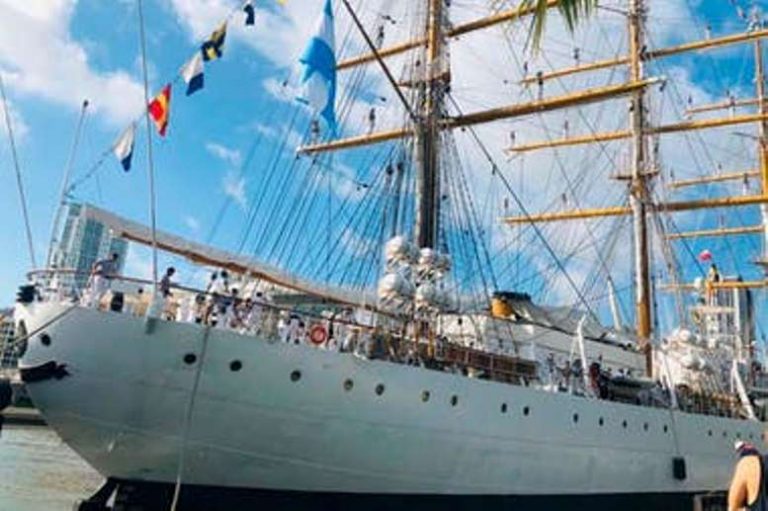 Llega la Fragata Libertad a Mar del Plata