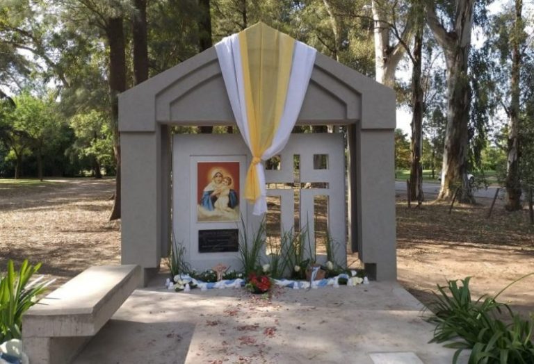 Se convoca a Rezar el Rosario en la Ermita del parque San Martín