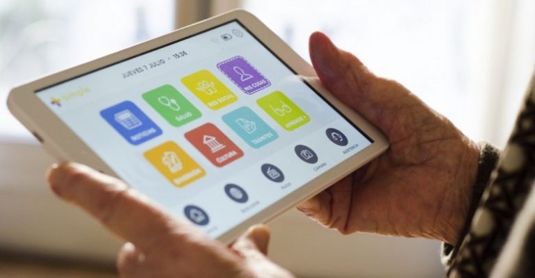 En Lincoln se entregaron las primeras 250 tablets del programa “+ Simple”