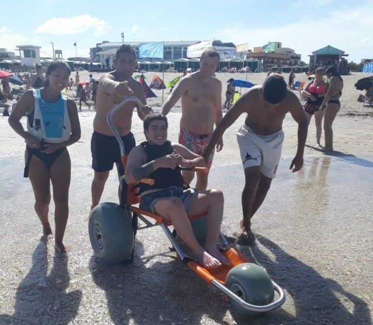 En Villa Gesell una playa es inclusiva con servicios gratuitos a quien acredite certificado de discapacidad