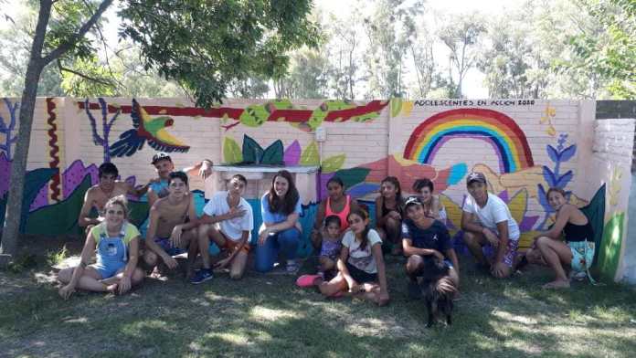 En Facundo Quiroga ‘Adolescentes en Acción’ pintó un mural en la pileta del Club