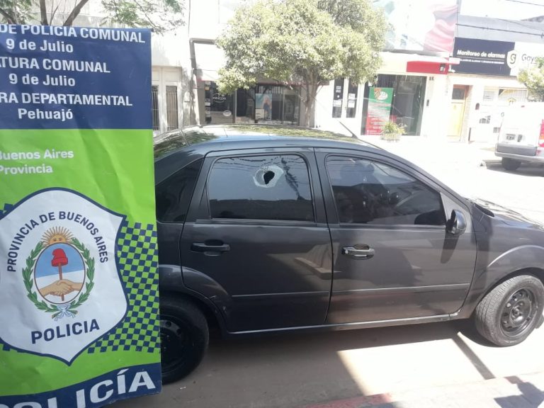 Rompe una perimetral, agrede a su ex pareja y también a la policía