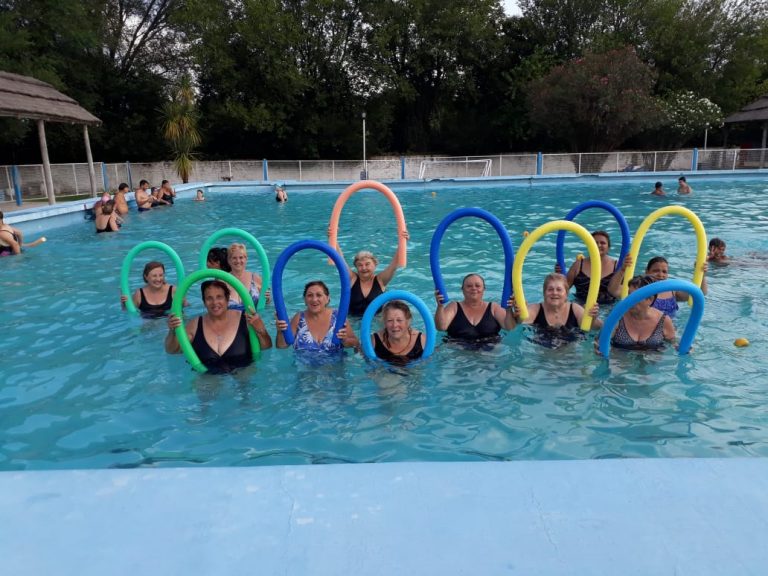 Adultos mayores disfrutan de la Colonia de Vacaciones