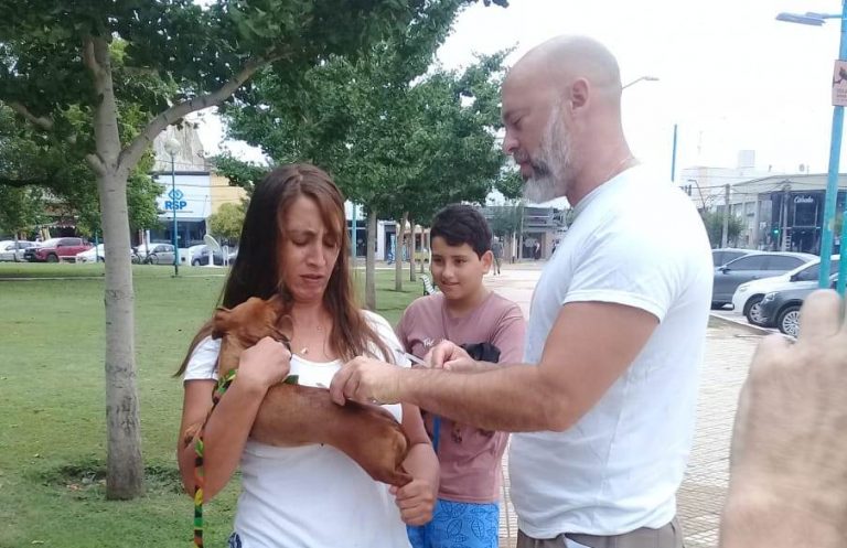 Hasta fin de mes sigue la campaña de Vacunación Antirrábica en Plaza Belgrano