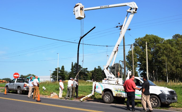 En Avda Urquiza y Ruta 65 colocaron un semáforo intermitente