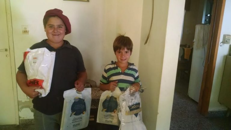 UATRE comenzó a distribuir útiles escolares y guardapolvos a los hijos de sus afiliados