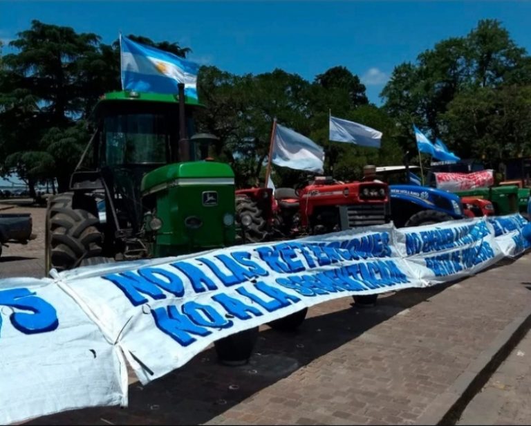 El campo presiona con paros, tractorazos y asambleas mientras se reúne con el gobierno