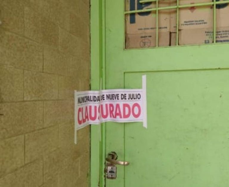 Por plagas y falta de higiene se clausura un centro de compras