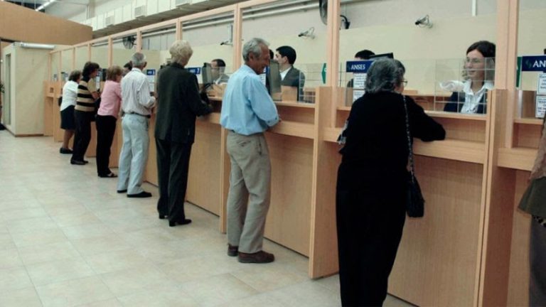 Con la suba del salario mínimo, 1,4 millones de jubilados recibirán un ajuste extra