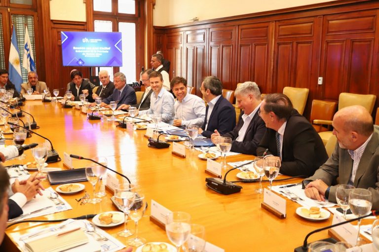 El gobernador y el ministro Augusto Costa se reunieron con dirigentes de la UIA para trabajar en el desarrollo de los sectores industriales