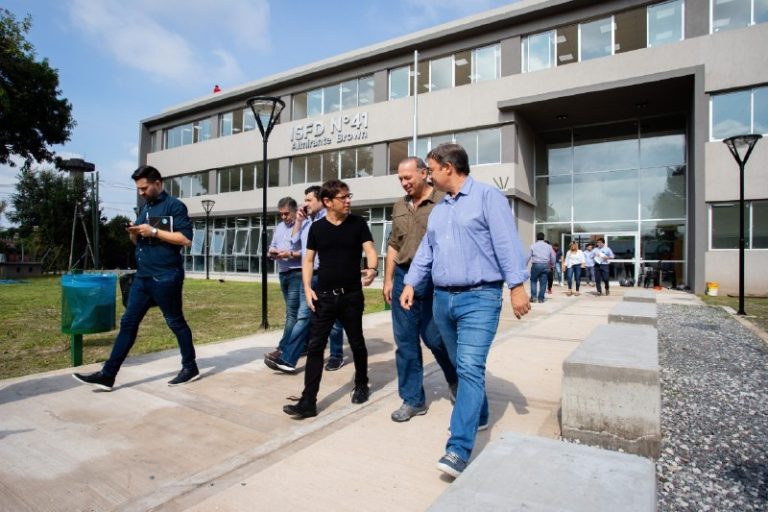 Kicillof visitó los comités de emergencia de Alte. Brown, Lomas y Echeverría