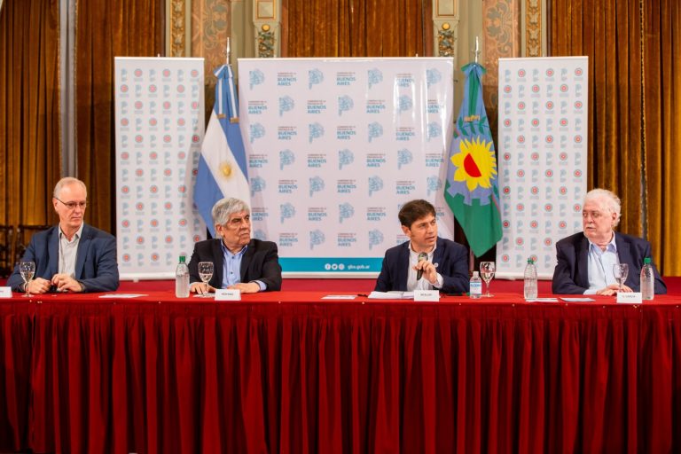 Kicillof firmó un convenio para sumar 330 camas para pacientes con coronavirus en el Sanatorio Antártida