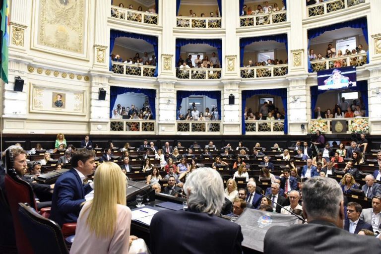 Magario acompañó a Kicillof en la apertura de las sesiones ordinarias