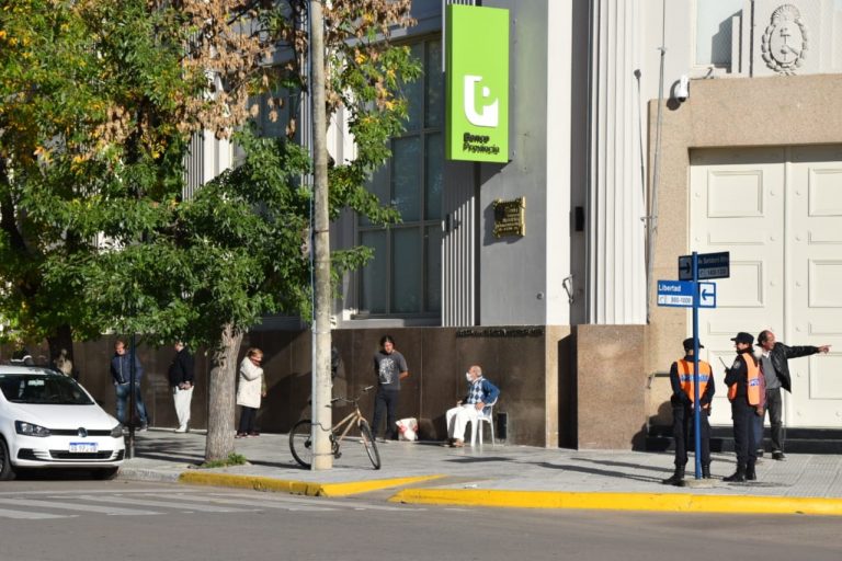 Los bancos abrirán durante el fin de semana