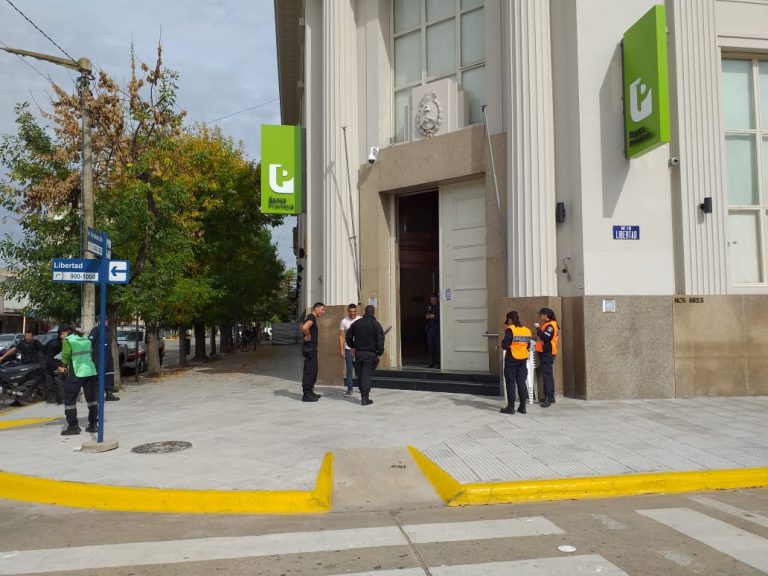 Bancos habilitados pagan este lunes a jubilados y pensionados con DNI terminados en 4 y 5