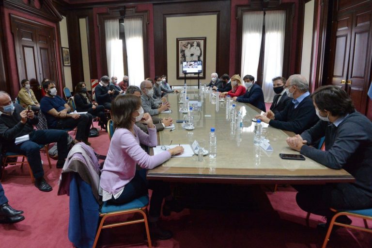 Kicillof encabezó el encuentro con el Comité de Expertos de la Provincia