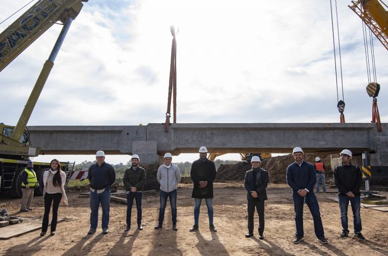 El gobernador visitó Exaltación de la Cruz y participó de la colocación del puente “Cuatro Bocas”