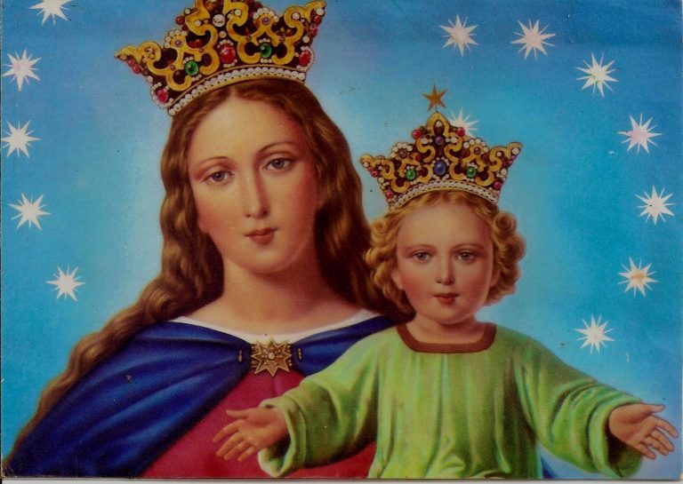 Se conmemora a la virgen, auxiliadora para evitar males y peligros y que asiste para conseguir la salvación