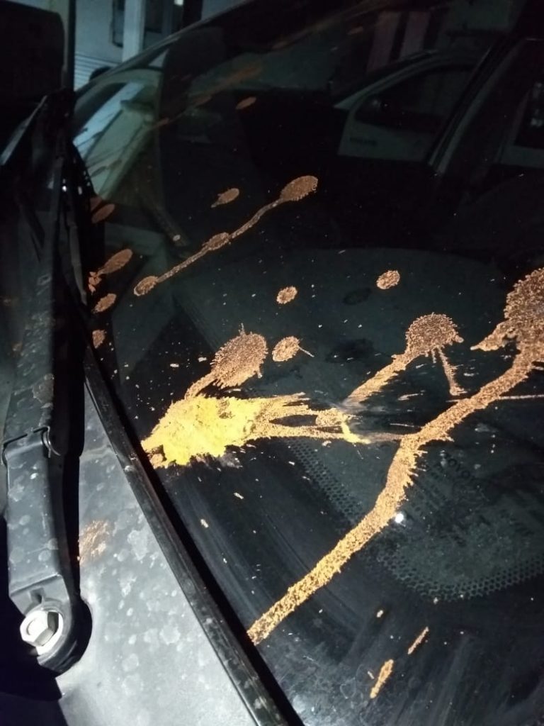 Agreden a policías tras ser convocados a una discusión entre tres hombres y una mujer