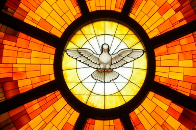 La iglesia celebra la venida del Espíritu Santo