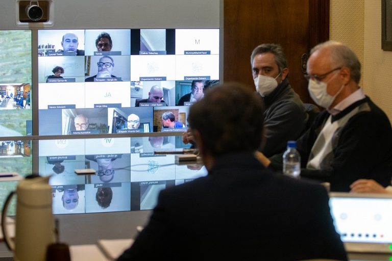 Axel Kicillof escuchó al comité de expertos de la Provincia