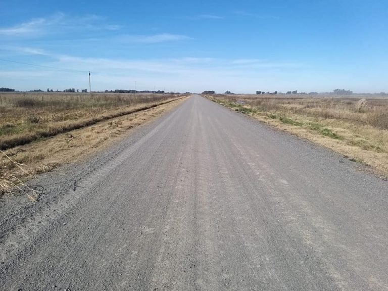 Se reanudó la obra del estabilizado del suelo hacia la localidad de Patricios