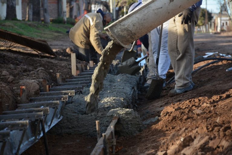 En el Barrio ‘El Santo’ sigue la construcción de ‘cordón cuneta’