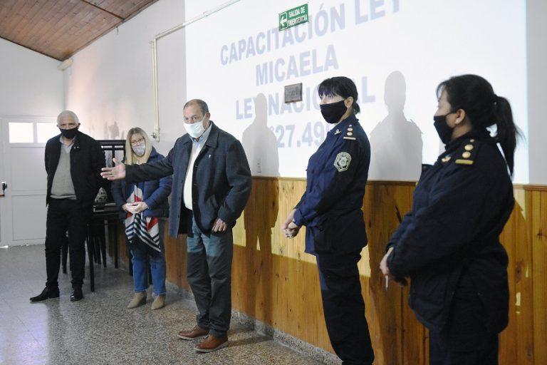 Personal de la Comisaría de la Mujer y la Familia de Lincoln se capacitó en ‘Políticas de Género’
