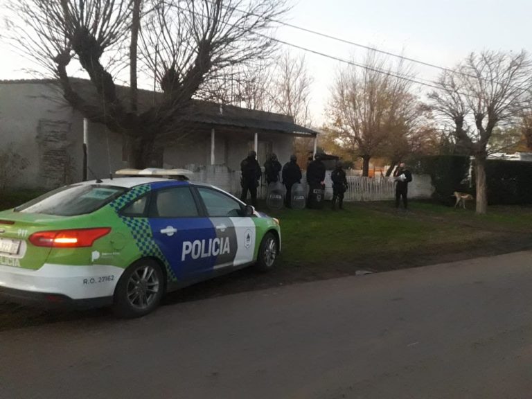Policías retiraron a un hombre ante un hecho de violencia de género