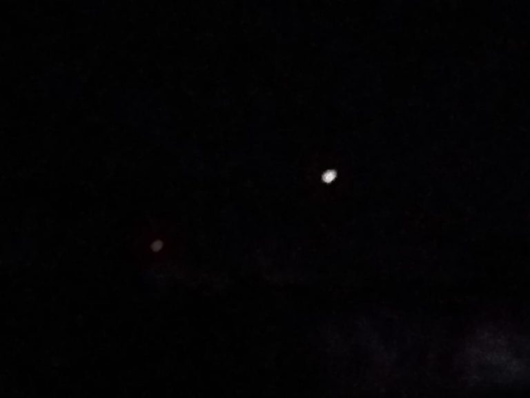 Una luz blanca caracterizó el cielo en la madrugada