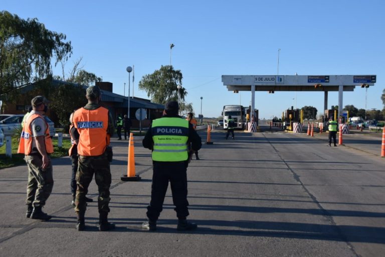 Se hacen controles de vehículos y ocupantes a la altura de la Estación Nueve de Julio de peaje
