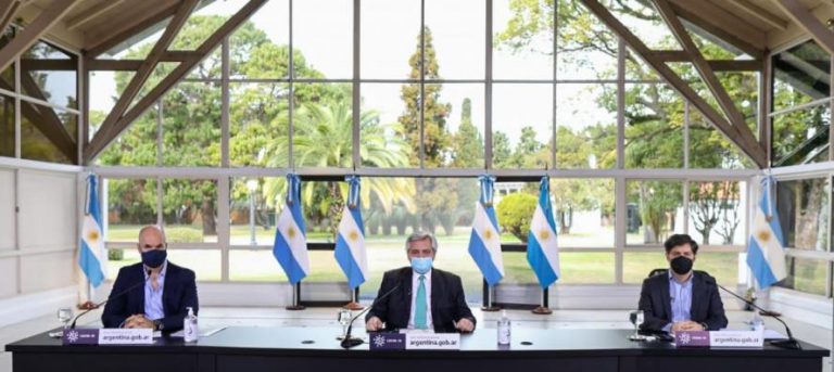Alberto Fernández pidió “responsabilidad social” y será penado quien realice una reunión social .