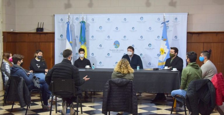 Mariano Barroso recibió a la ‘Juventud Política Nuevejuliense’