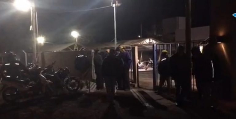 Los trabajadores de Aceros Bragado se negaron a ingresar en el turno de esta noche