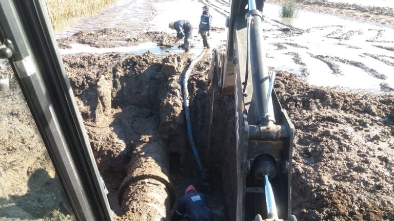 Tareas de reparación en el Acueducto Nueve de Julio-Casares- Pehuajó