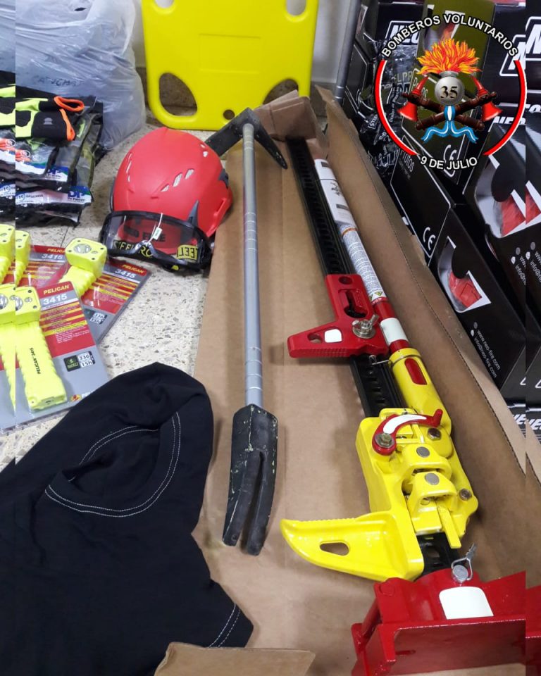 Con gratitud a la comunidad Bomberos adquirió nuevo equipamiento e indumentaria