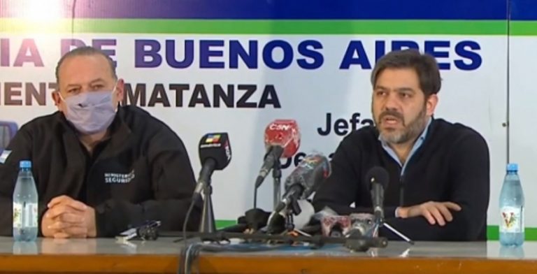 El Jefe de Gabinete y el Ministro de Seguridad bonaerense se refieren a las condiciones laborales de la Policía