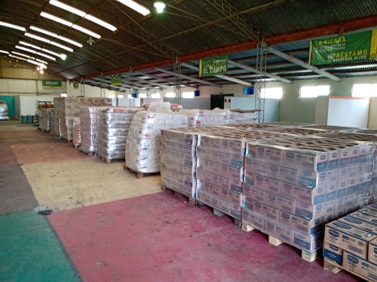 Los alimentos que distribuye el Consejo Escolar están almacenados en la Sociedad Rural