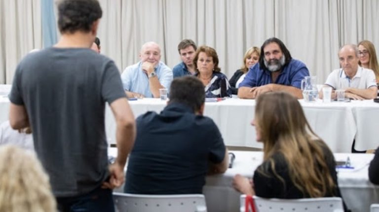 Provincia convocó a paritarias a estatales, docentes y judiciales