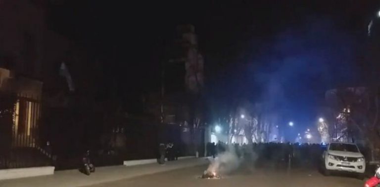 En Nueve de Julio se suman a la protesta policial