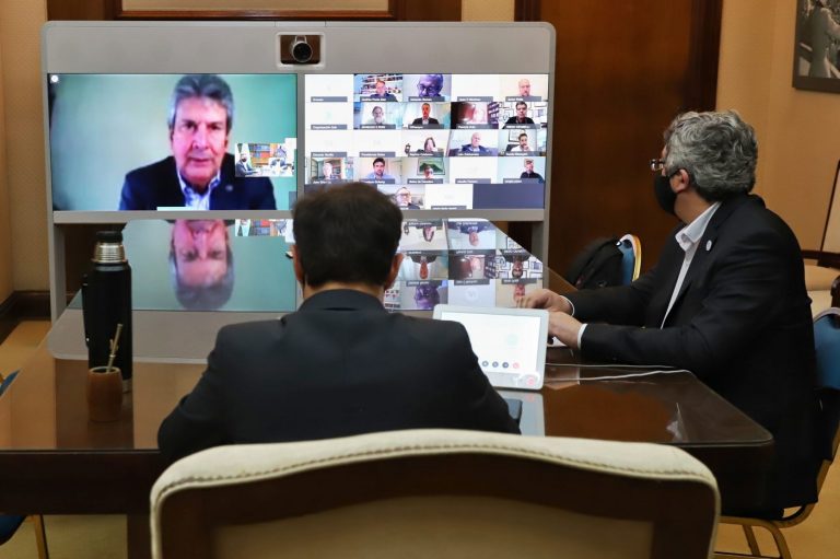El mandatario bonaerense se reunió con representantes de sectores agroindustriales