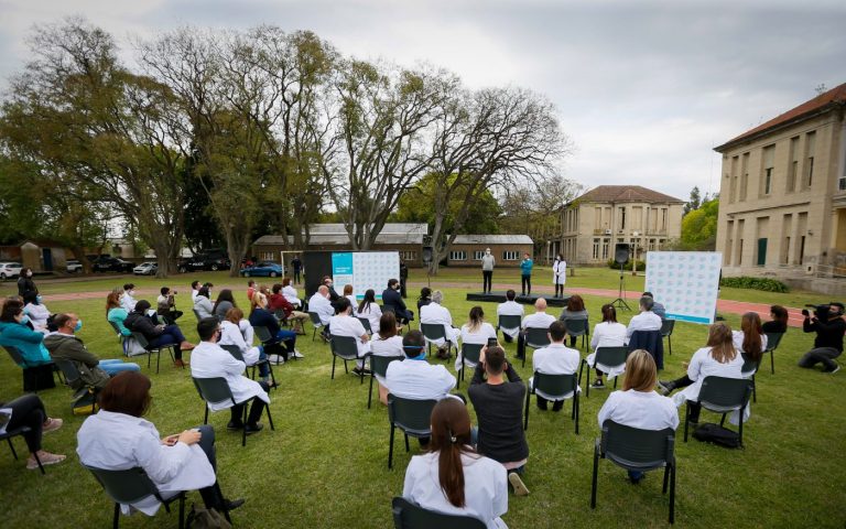 Kicillof y Gollan anunciaron la incorporación de 1.137 residentes a la planta permanente de los hospitales bonaerenses