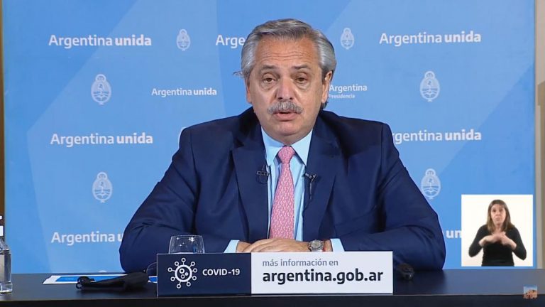 El Presidente Alberto Fernández anunció restricciones a la circulación en departamentos de 18 provincias del país